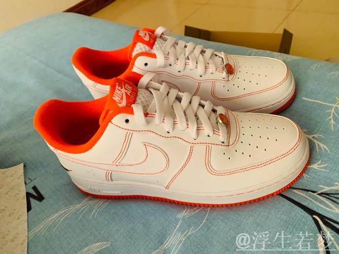 科比经典回忆！白橙配色AF1洛克公园版将于2026年秋季复刻登场